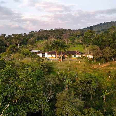 La Hacienda Hostel San Gil Luaran gambar