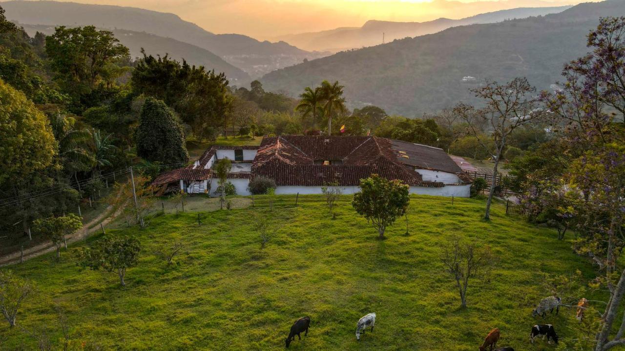 La Hacienda Hostel San Gil Luaran gambar