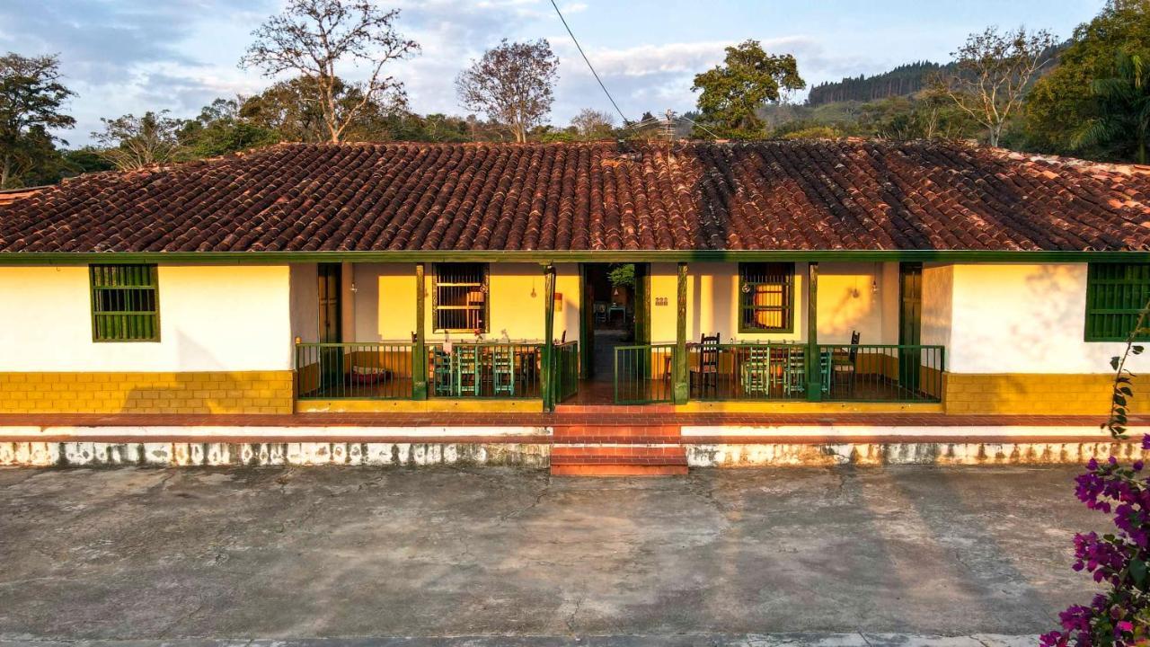La Hacienda Hostel San Gil Luaran gambar